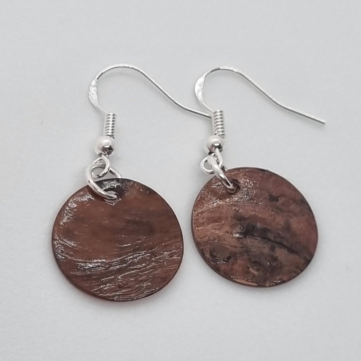 Natural Akoya Shell Earrings ¨C Embrace Coastal Chic!