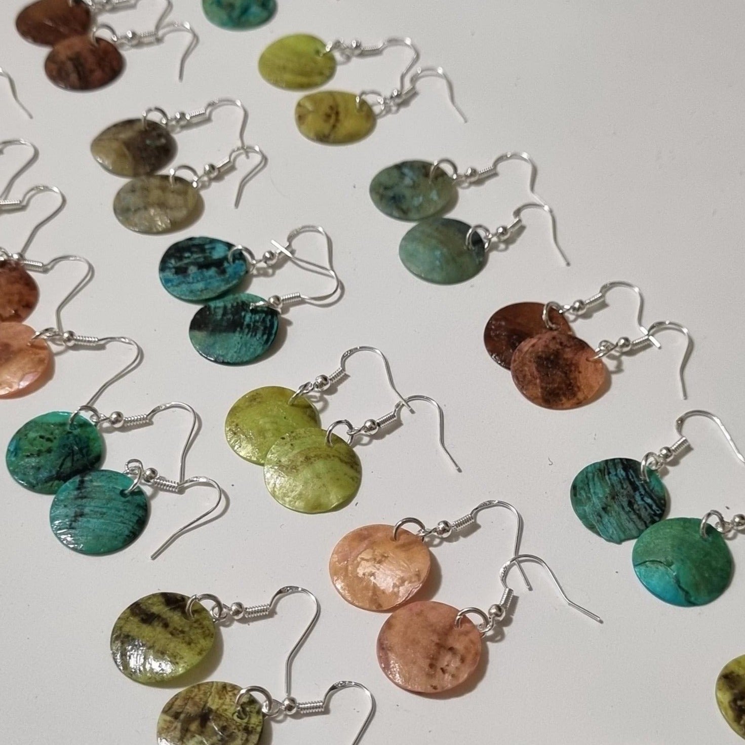 Natural Akoya Shell Earrings ¨C Embrace Coastal Chic!