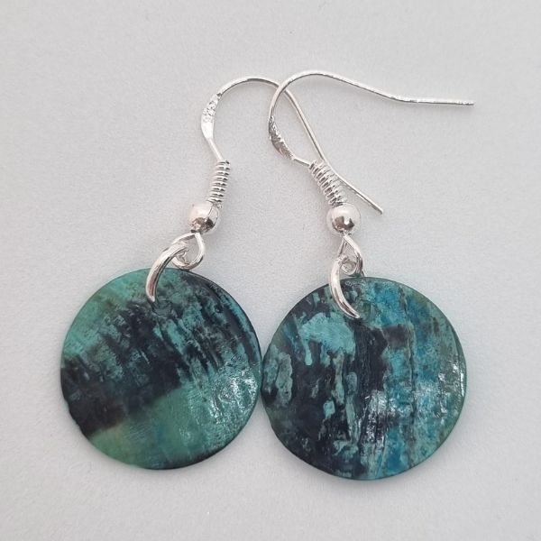 Natural Akoya Shell Earrings ¨C Embrace Coastal Chic!
